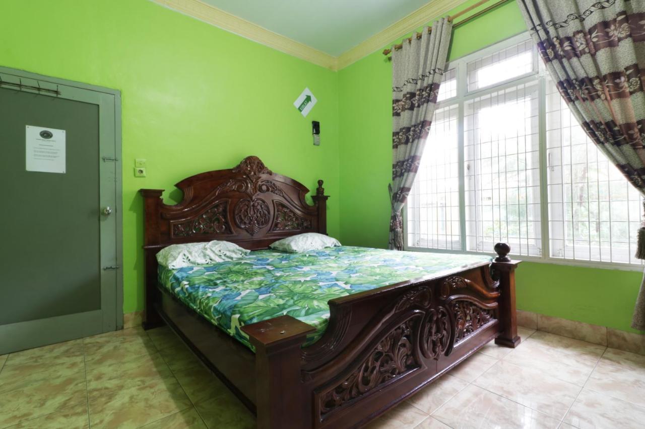 Waroeng Transit & Depary Homestay Binjai Bagian luar foto