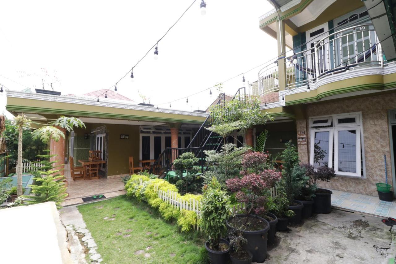 Waroeng Transit & Depary Homestay Binjai Bagian luar foto