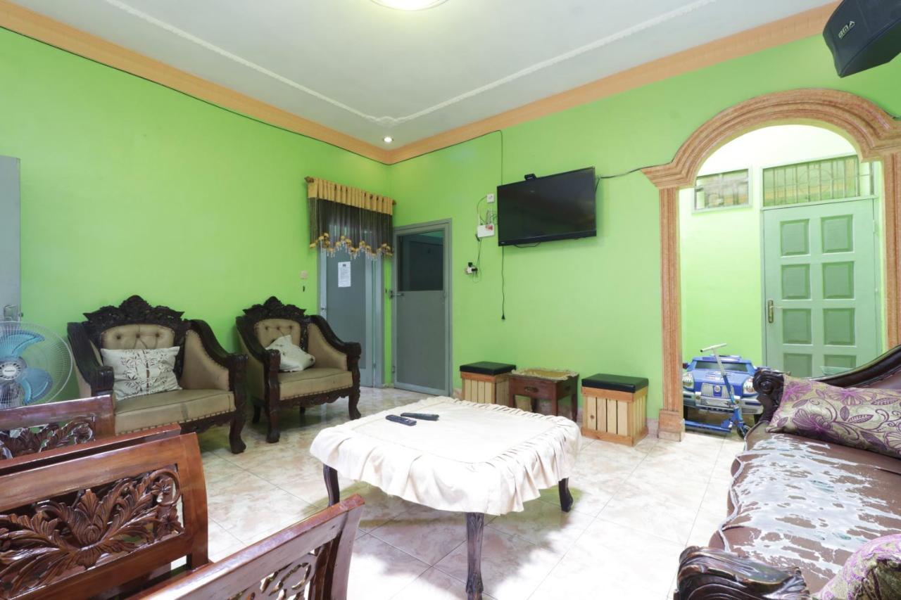 Waroeng Transit & Depary Homestay Binjai Bagian luar foto